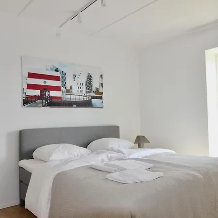 Great 2-bed Wprivate Balcony By Harbour *